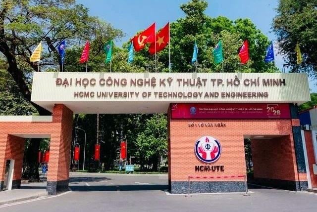 Truong dai hoc lau doi o TP.HCM doi ten, hieu truong tran an nguoi hoc hinh anh