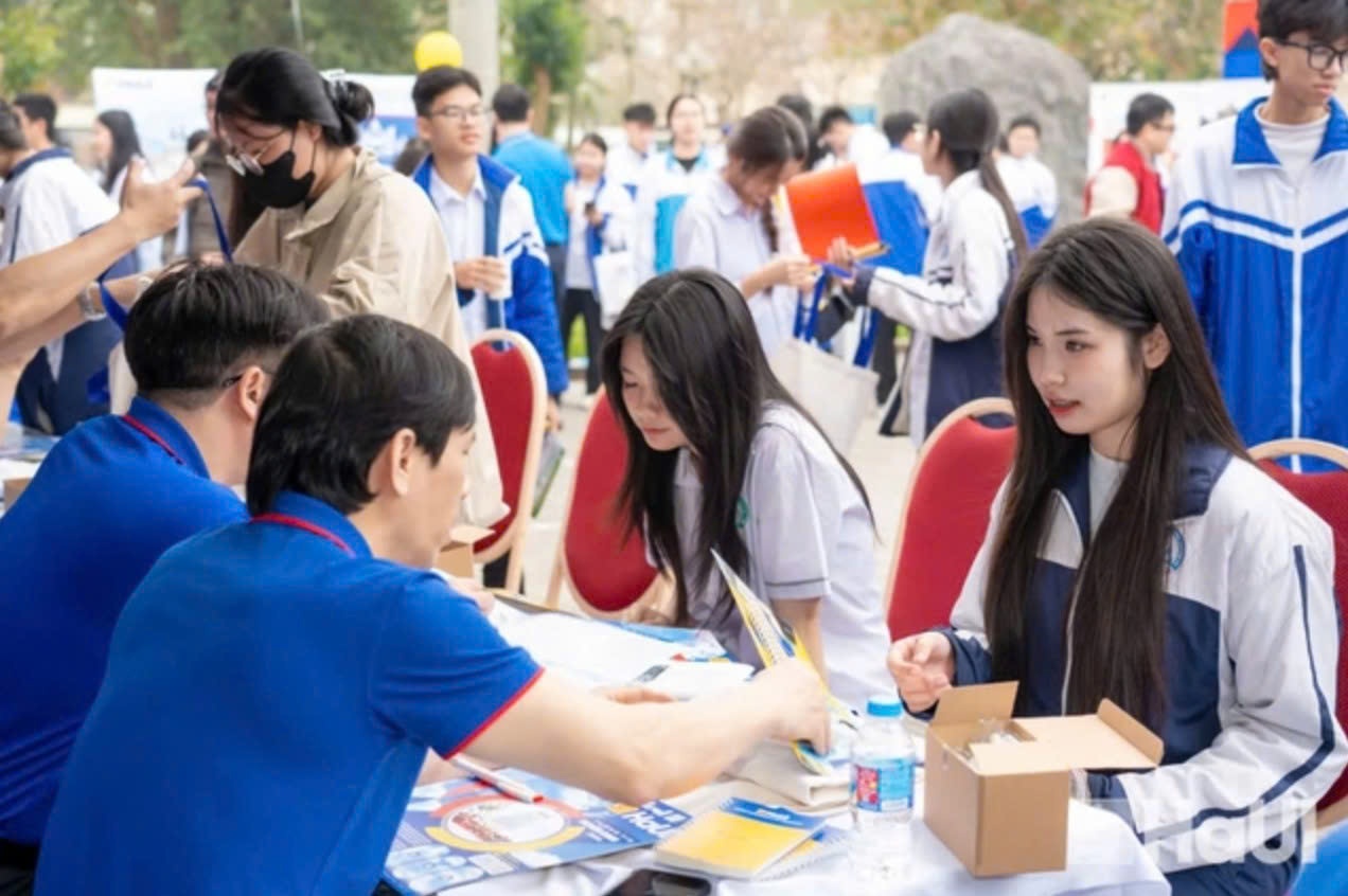 Nganh 'hot' co that su la loi di an toan cho hoc sinh lop 12? hinh anh