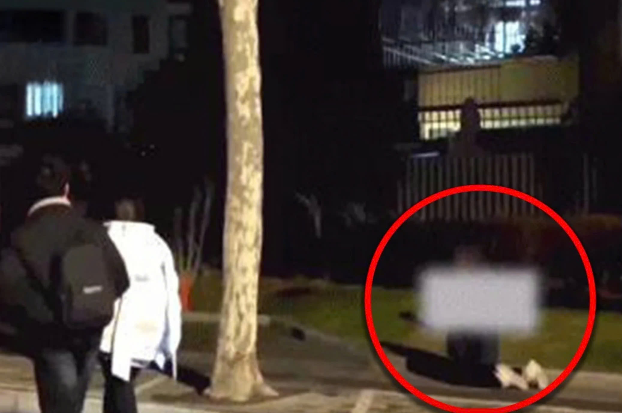 Me Trung Quoc gay phan no vi bat con gai bo bang dau goi hinh anh