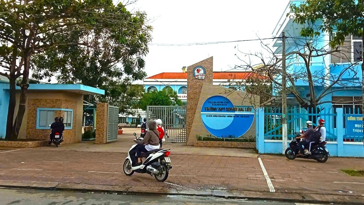 Vu thay giao duoc minh oan sau 9 nam: Kiem diem 11 nguoi hinh anh