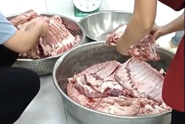 Chinh quyen vao cuoc vu thit lon khong dam bao dinh tuon vao truong hinh anh