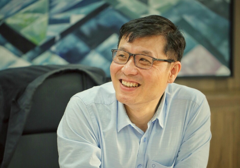 Giao su Vu Ha Van gia nhap dai hoc hang dau chau A hinh anh