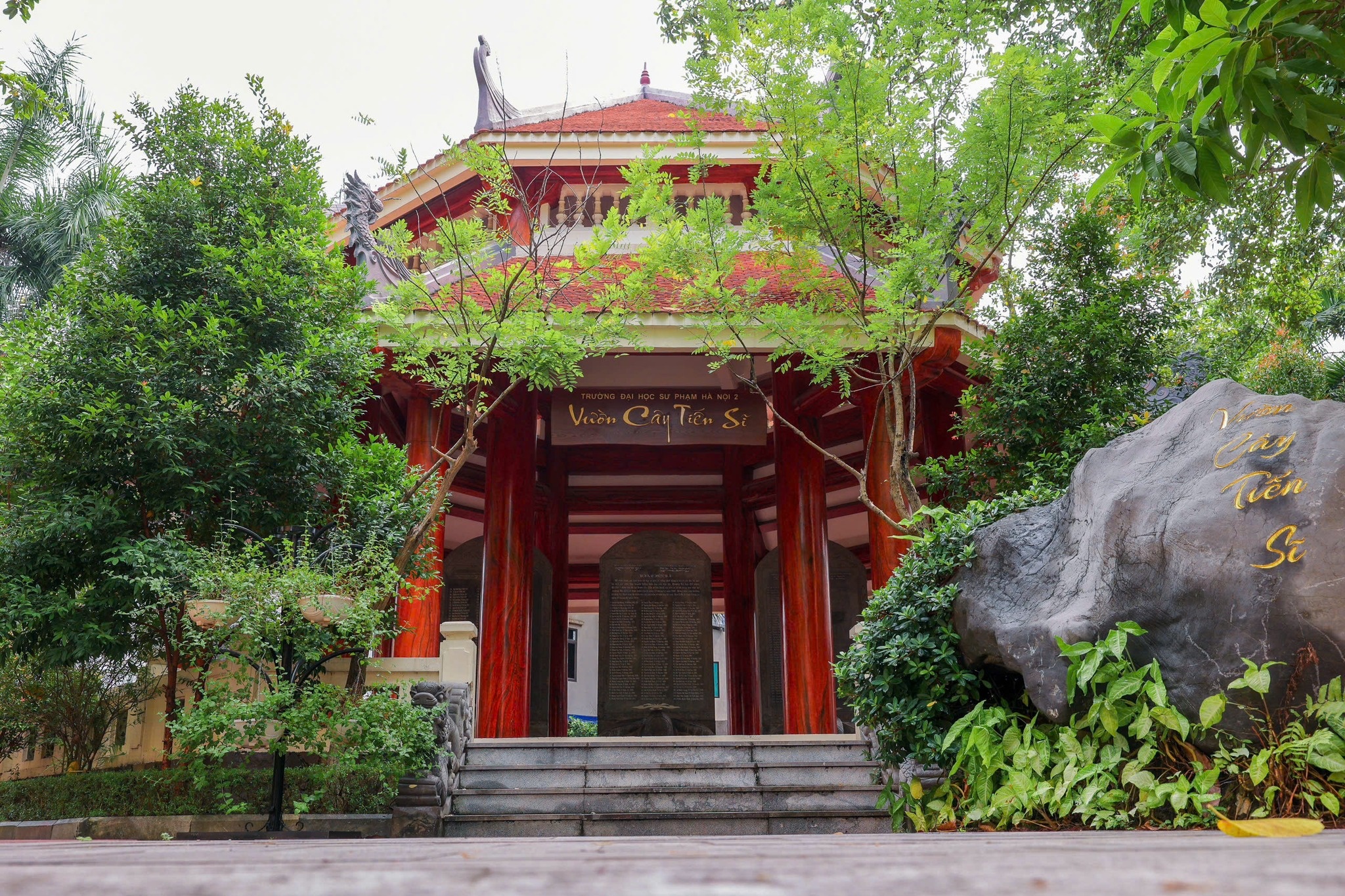 Duc bo ten giang vien dung bang gia tai mot dai hoc o Ha Noi hinh anh