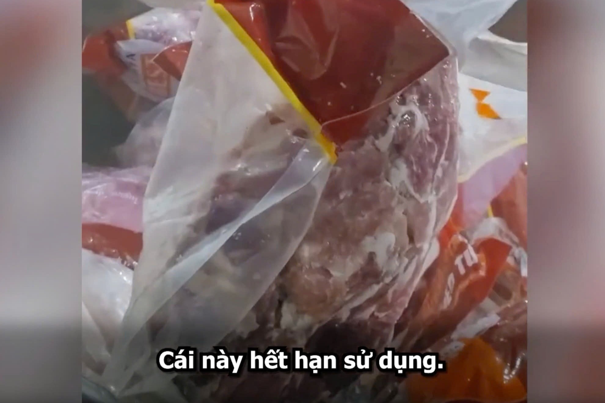 Vu bua an ban tru tai Sago Food: Dau long biet con an thit ban hinh anh