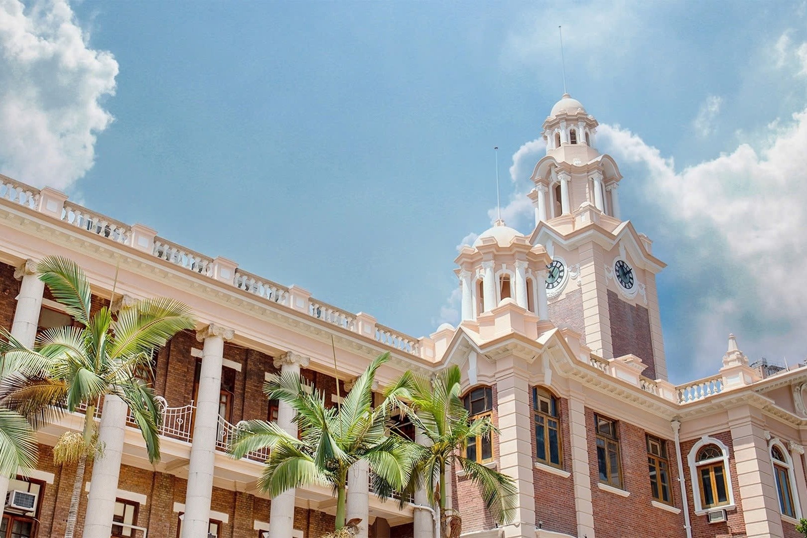 Ngoi truong giao su Ngo Bao Chau vua gia nhap hinh anh