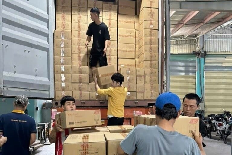 Sinh vien vat va muu sinh dip Tet nguyen dan hinh anh