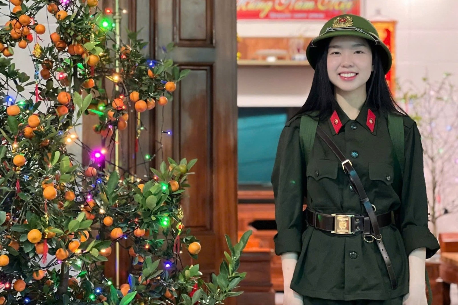 Nu cu nhan dai hoc tinh nguyen viet don tham gia nghia vu hinh anh