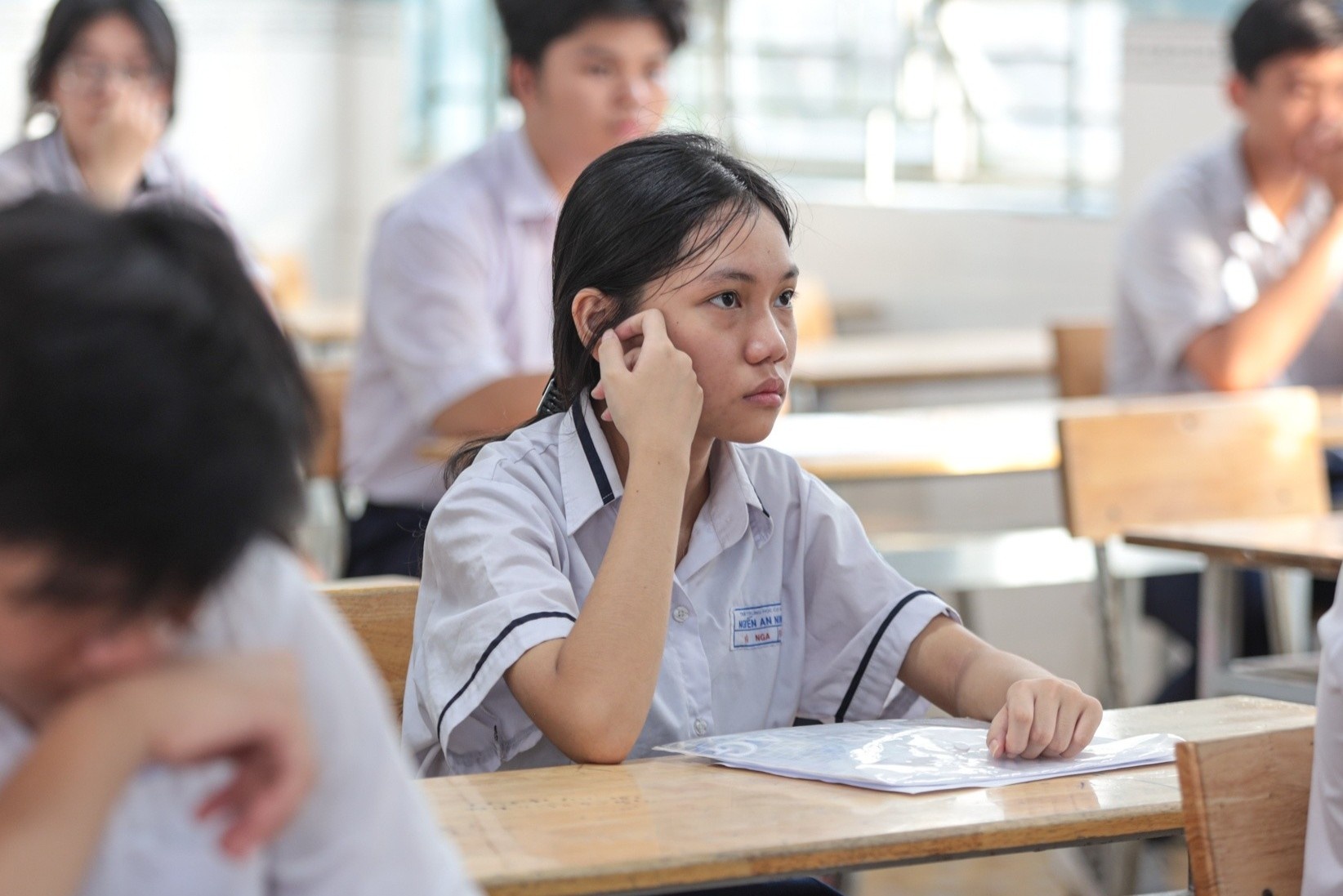 Mon thu 3 thi lop 10: Vi sao nhieu tinh tiep tuc chon tieng Anh? hinh anh