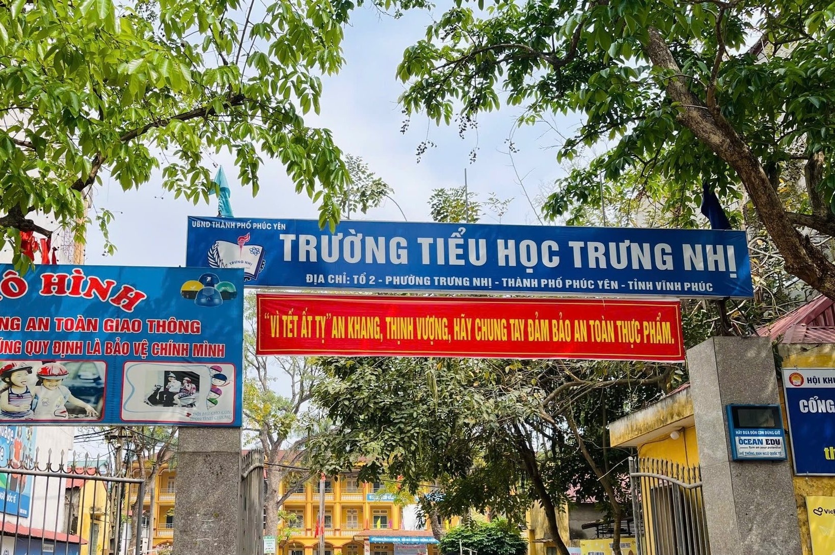 Vu 'hoc sinh liem dat' o Phu Tho: Co giao giai thich gi? hinh anh