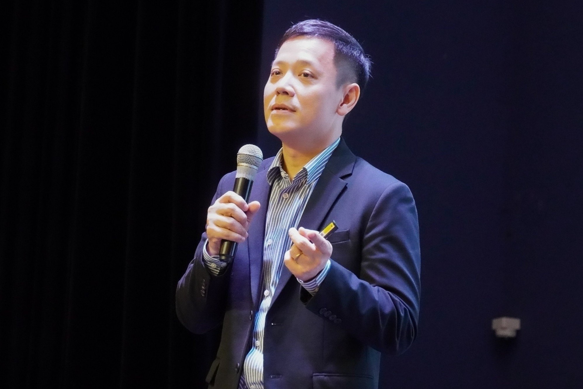 'Hoc sinh co muon duoc cham bai bang AI khong?' hinh anh