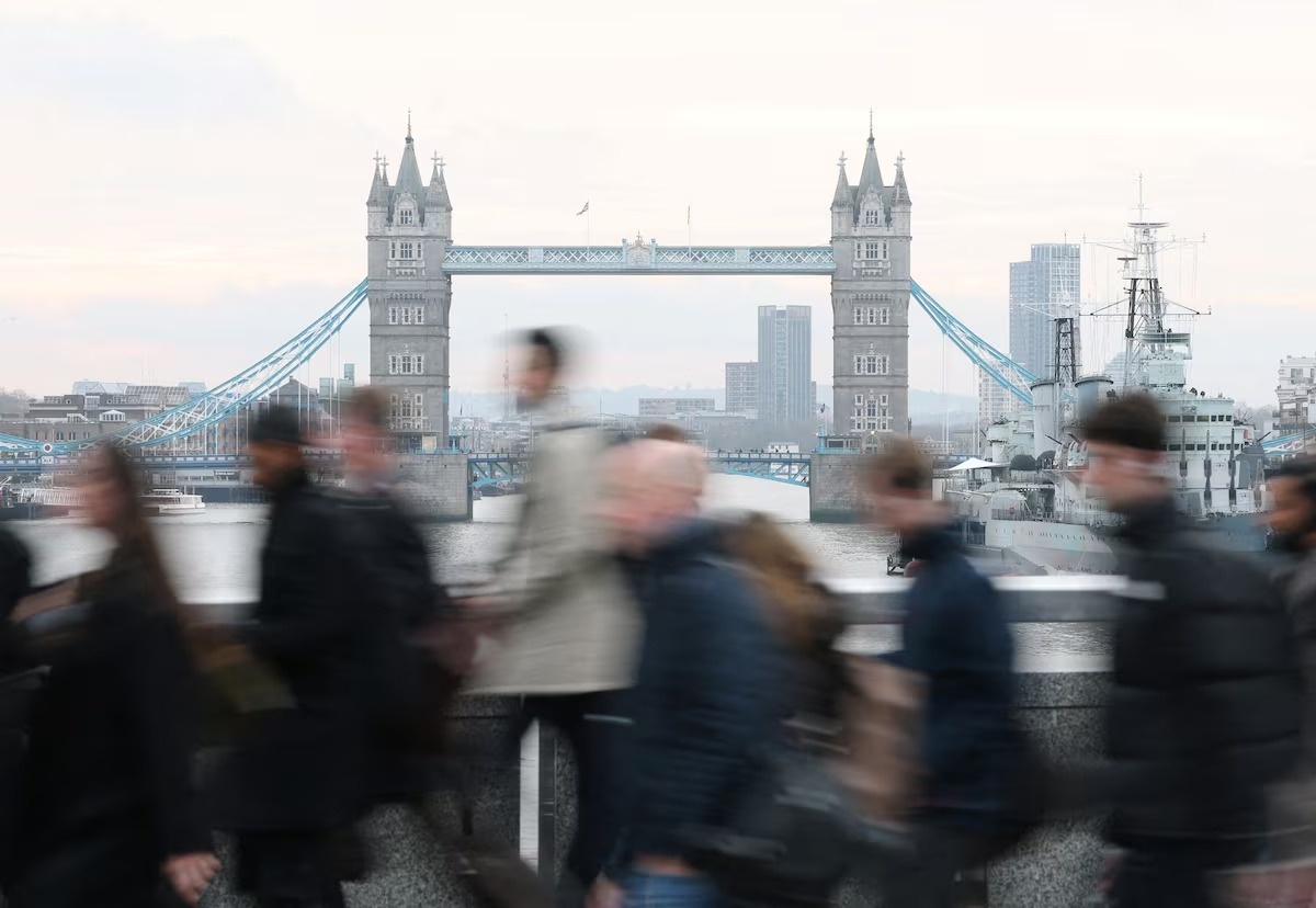 Gan 1 trieu thanh nien Anh 'vo hinh' hinh anh