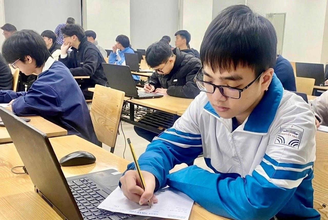 Bo bang tot nghiep THCS, giao hieu truong cap bang tot nghiep THPT hinh anh