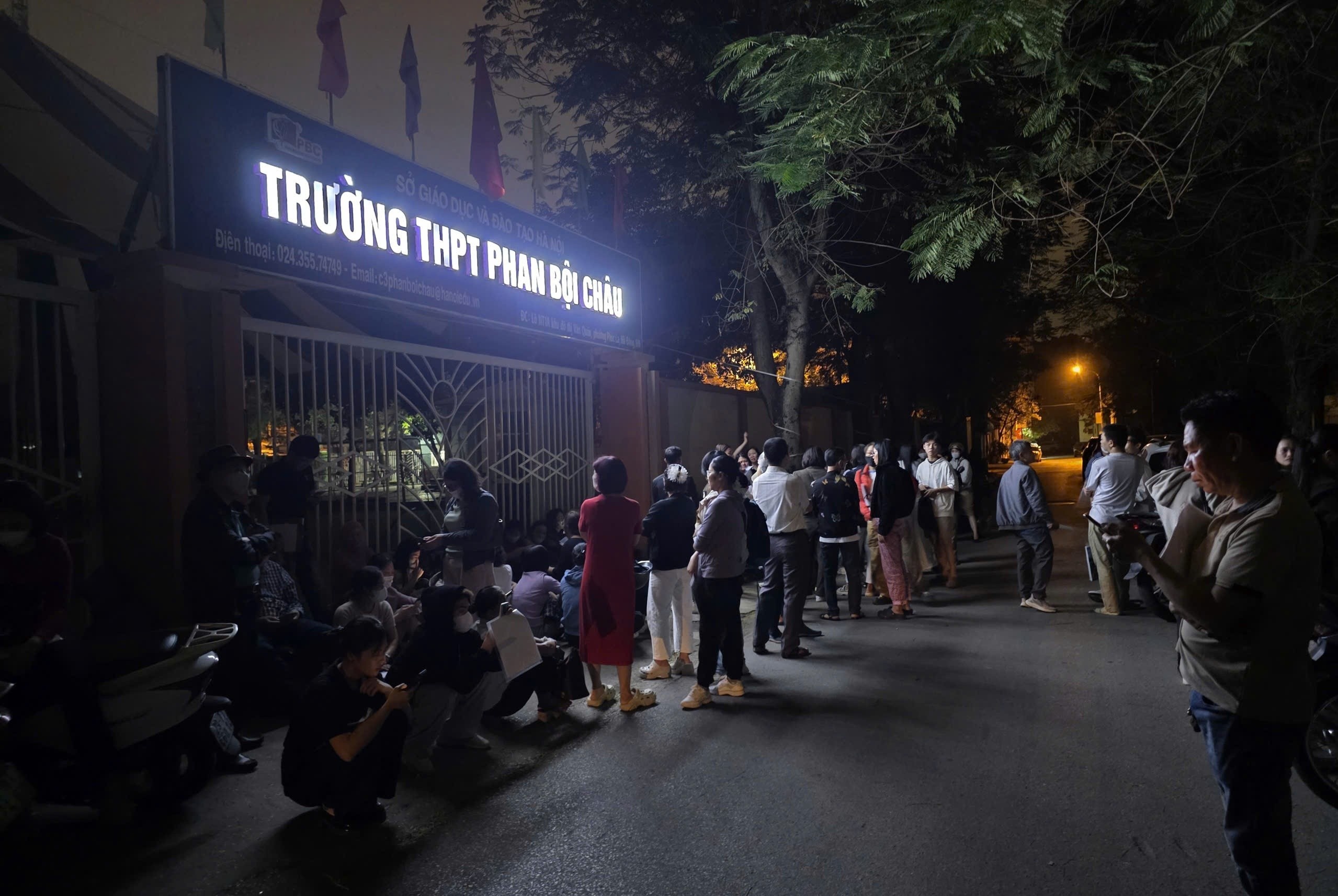 Xep hang xuyen dem gianh suat vao lop 10 cho con hinh anh