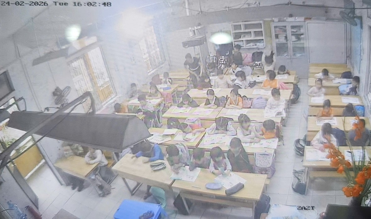 Siet ky cuong sau vu hoc sinh ‘liem dat’ trong lop hoc hinh anh