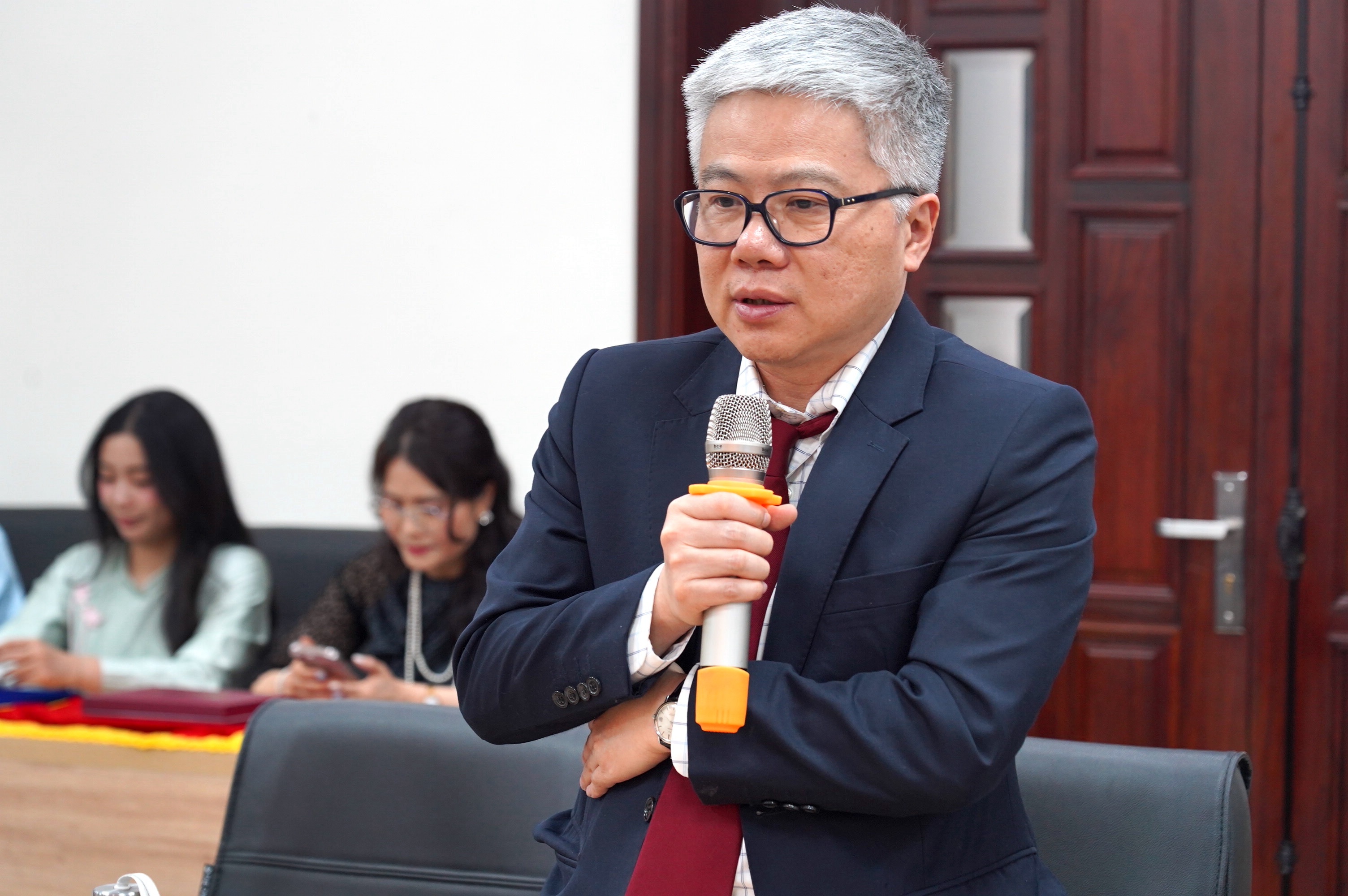 GS Ngo Bao Chau chon nhan tai de dao tao tien si Toan hinh anh