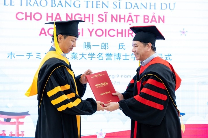 Tu 15/3, khong dung 'tien si danh du', 'giao su danh du' thay hoc ham hinh anh