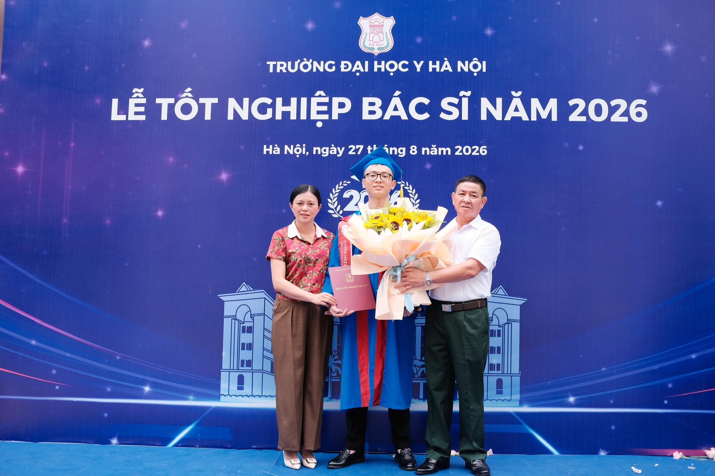 b&aacute;c sĩ nội tr&uacute; ảnh 2