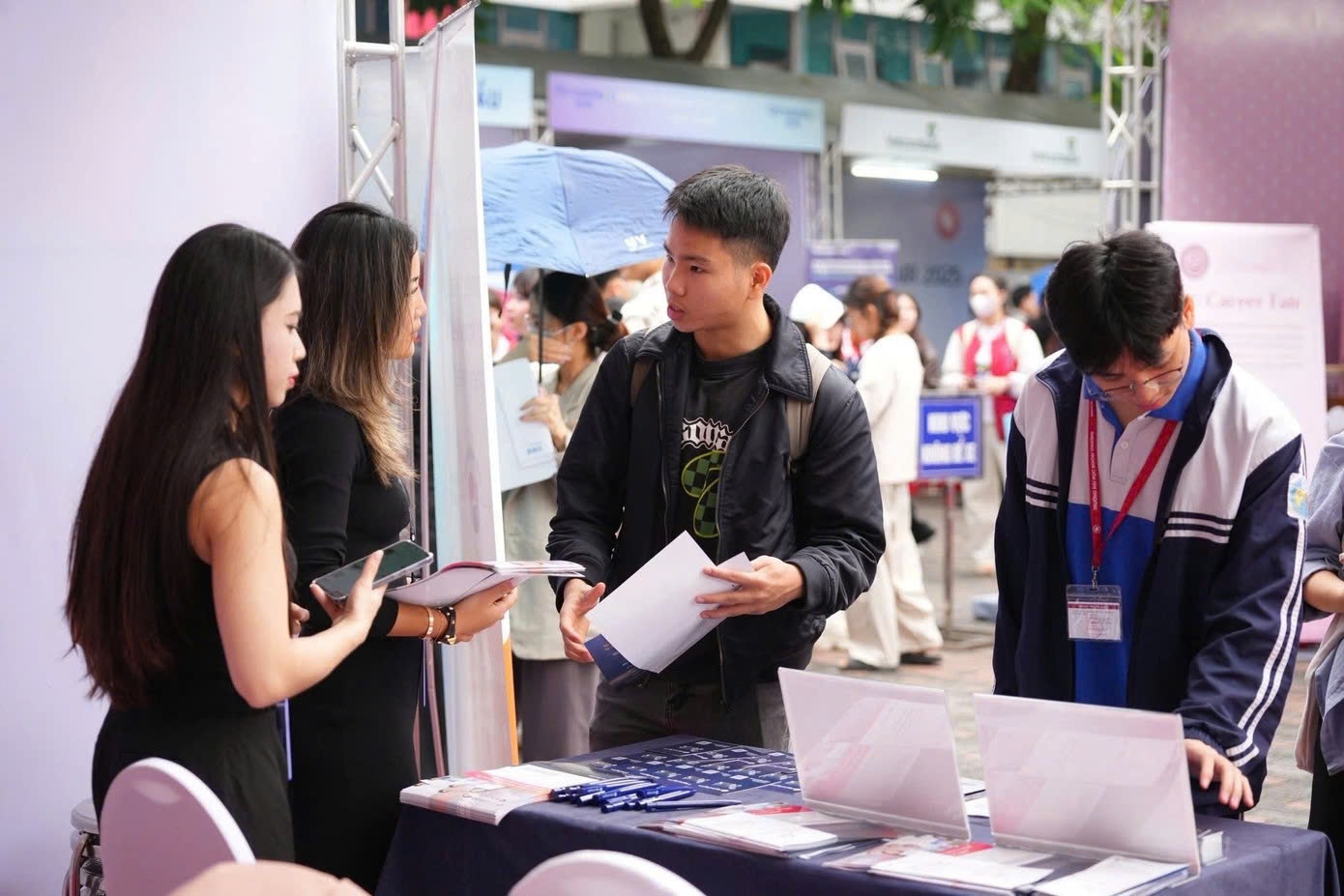 Vi sao sinh vien gioi ma van that nghiep? hinh anh