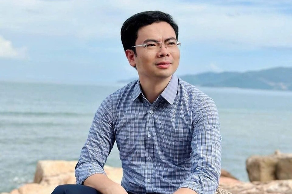 Truong THPT chuyen Khoa hoc Tu nhien co hieu truong moi hinh anh