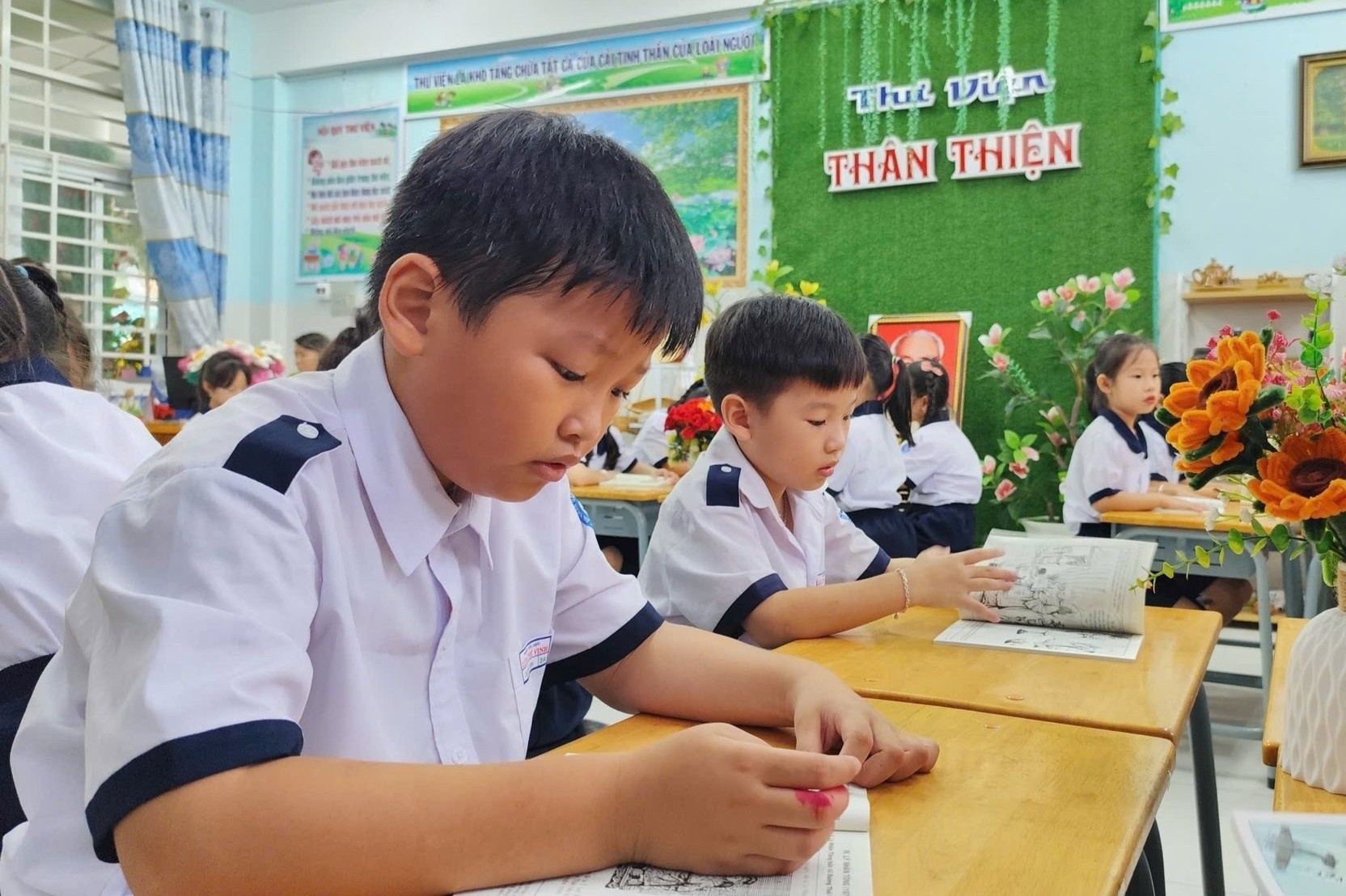 Su that 'tre khong hoc ban tru bi duoi ra ngoai beu nang' o TP.HCM hinh anh