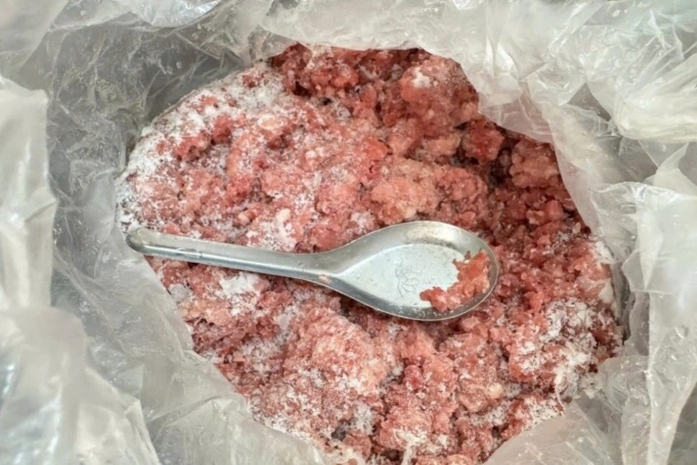 Lam ro nghi van truong mam non cho tre an thit lon nhiem dich ta hinh anh