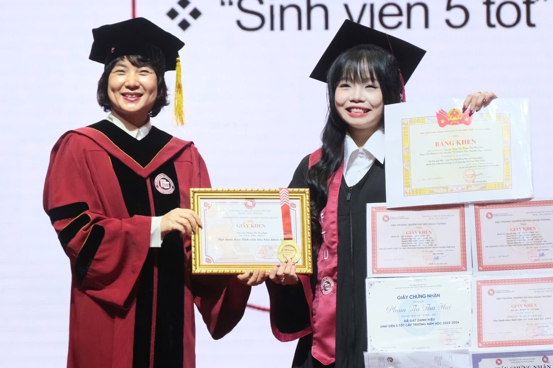 Khoanh khac rang ro cua tan cu nhan xuat sac DH Ngoai thuong hinh anh