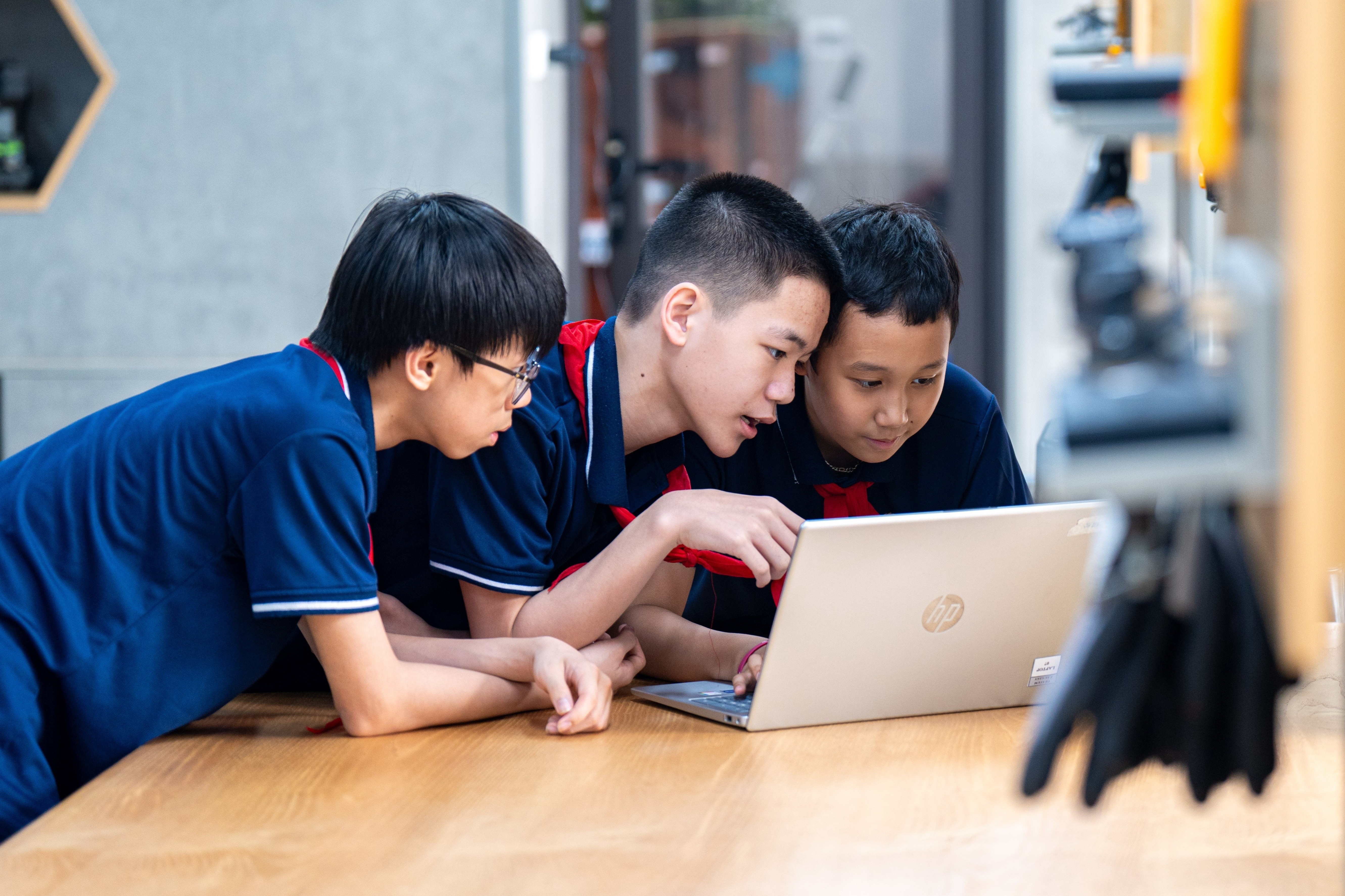 Chinh thuc: Bo GD&DT sua doi Thong tu 29 ve day them, hoc them hinh anh