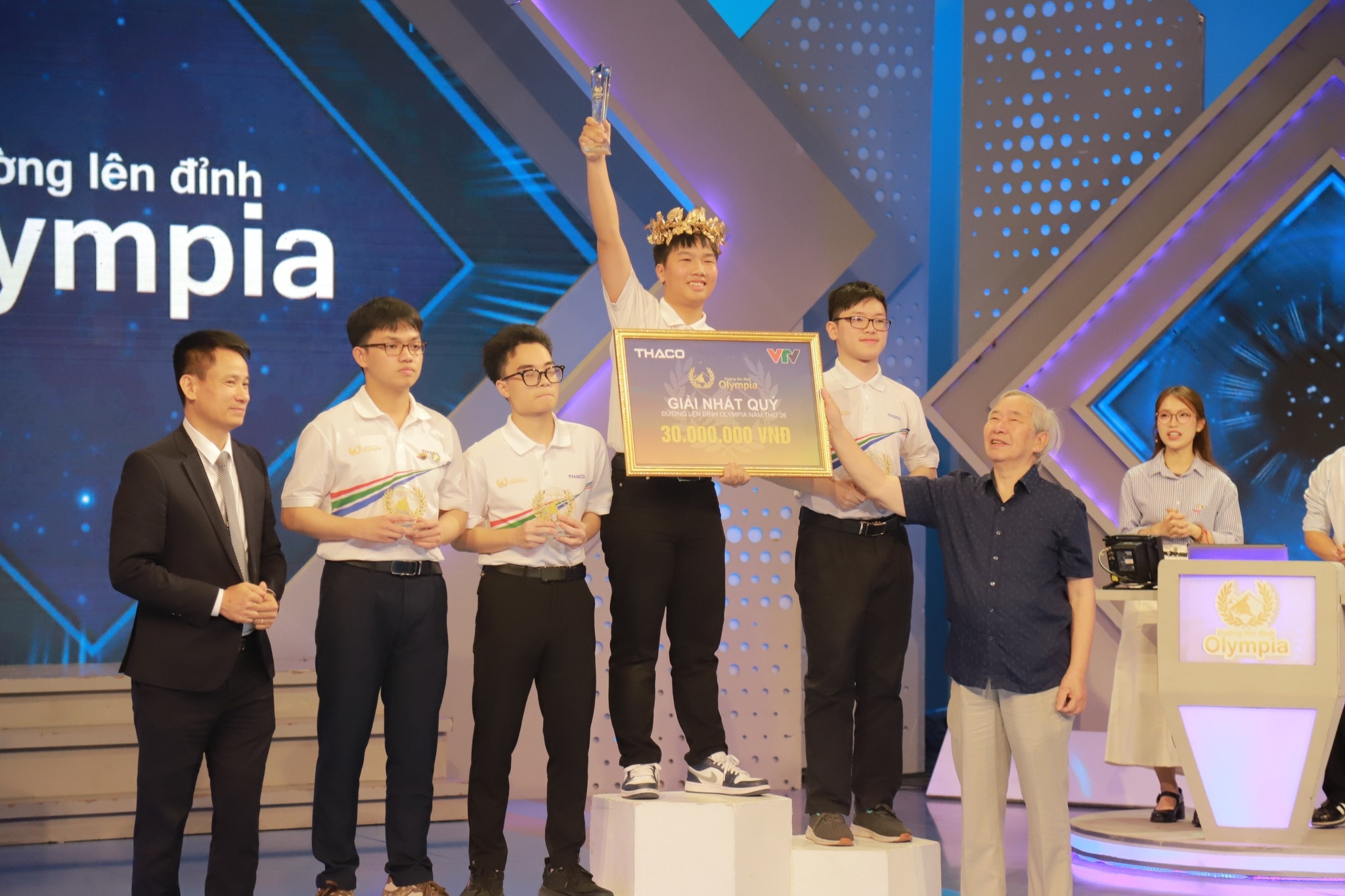 Duong len dinh Olympia anh 1