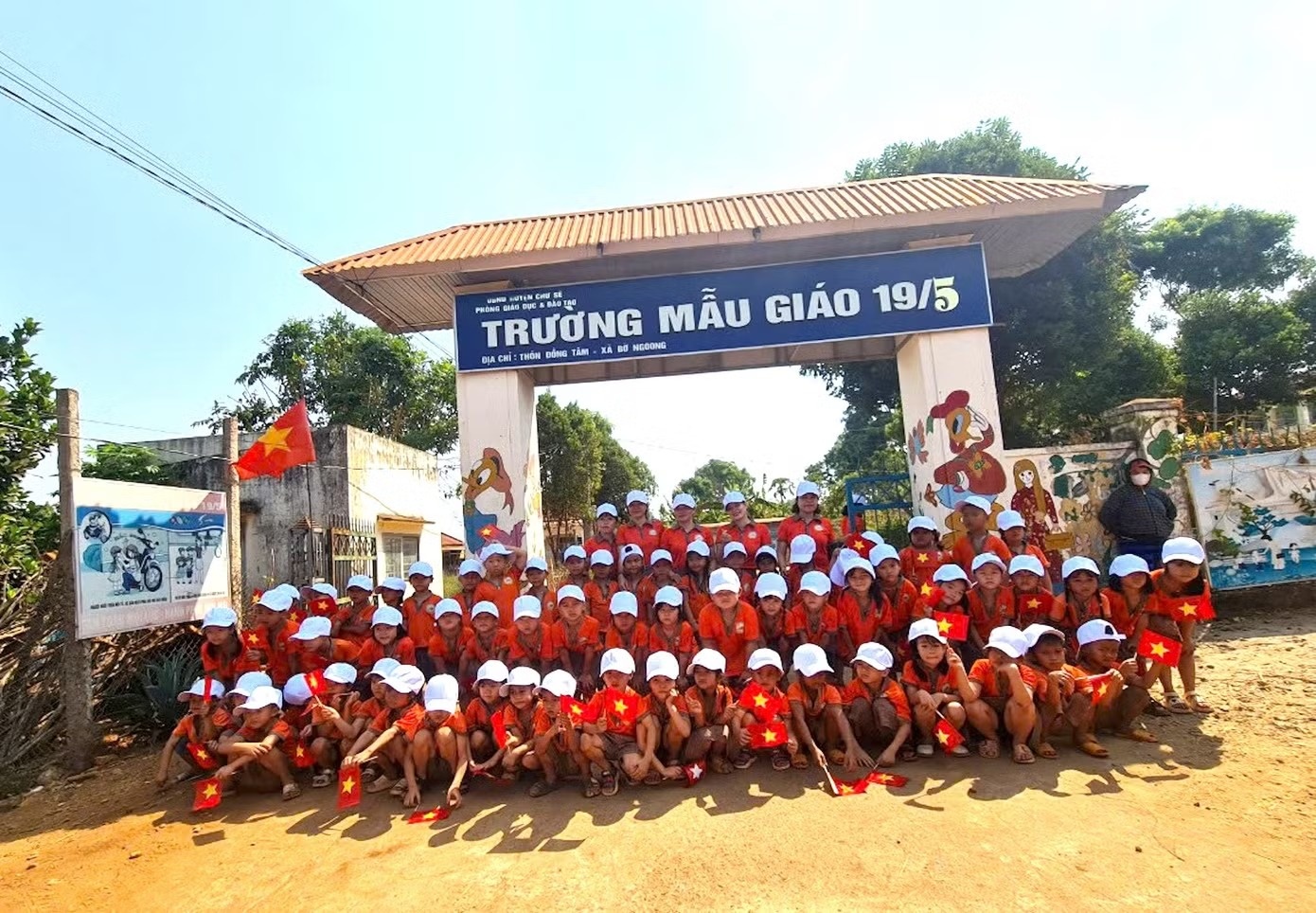Kien nghi kiem diem hieu truong bi to 'cat xen' bua an ban tru hinh anh