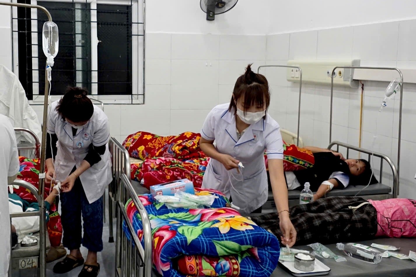 206 hoc sinh co bieu hien ngo doc, nghi do an qua la hinh anh