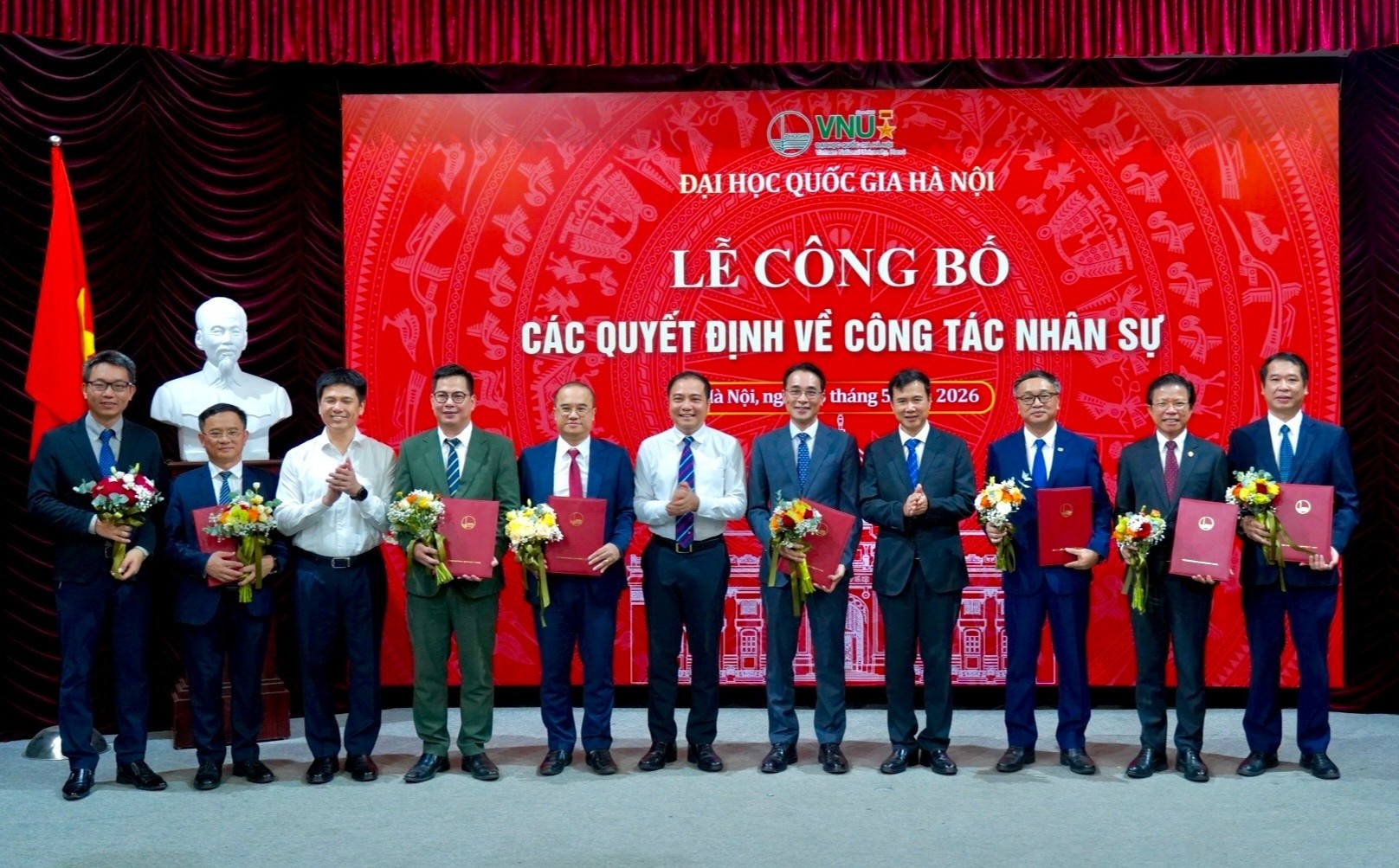 Dai hoc Quoc gia Ha Noi bo nhiem loat hieu truong, hieu pho hinh anh