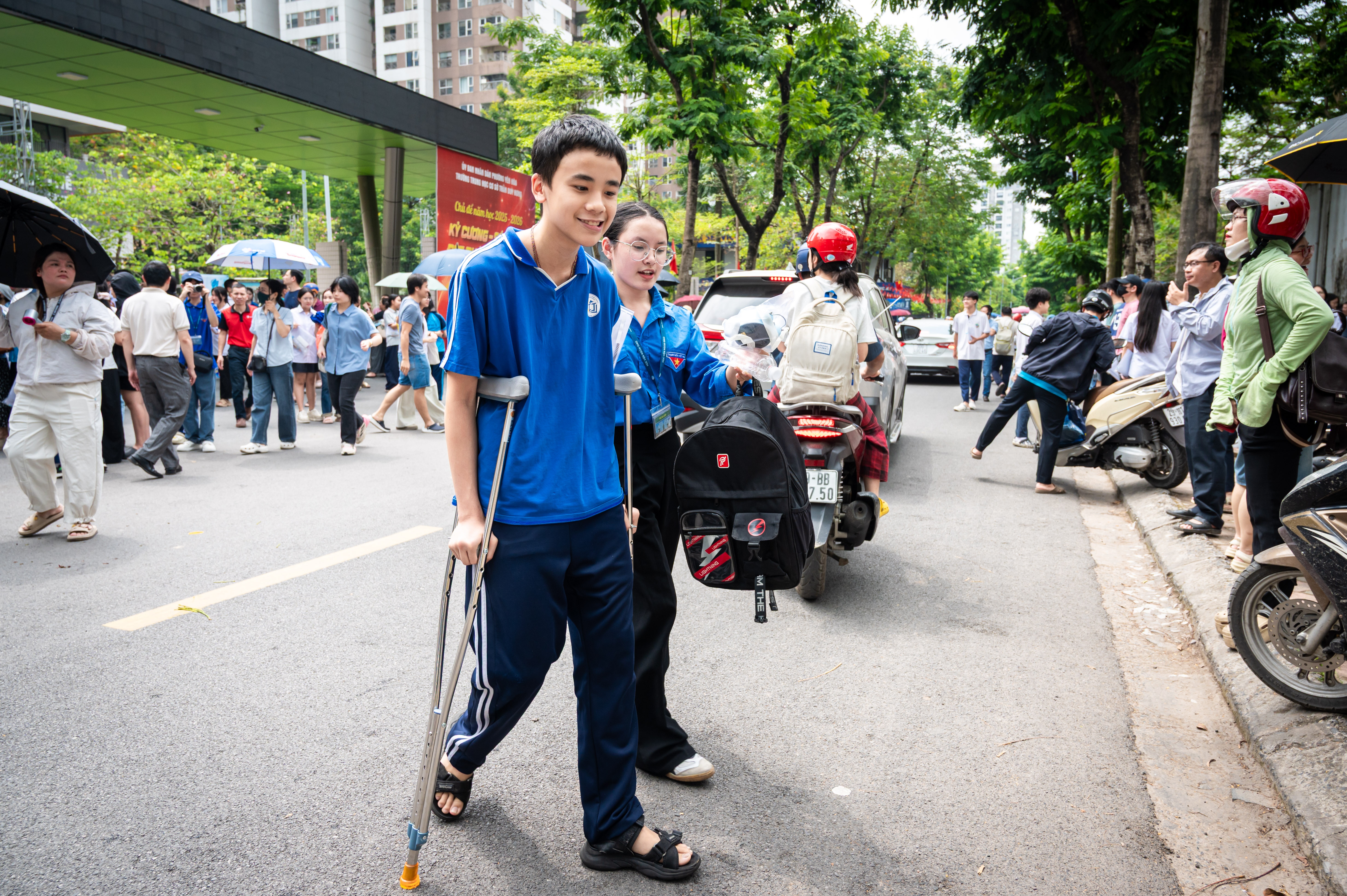 lớp 10 ảnh 12 lop 10 anh 12