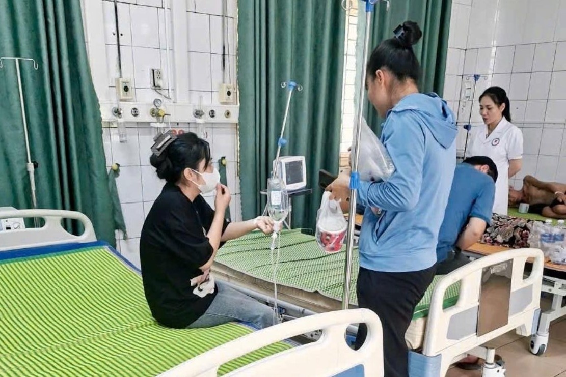 Bi ret can van thi lop 10, nu sinh phai di cap cuu hinh anh