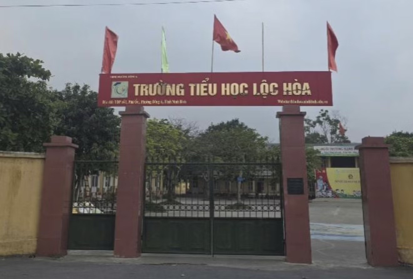 Cong an xac minh thong tin truong ‘cat tien thuong de in giay khen' hinh anh