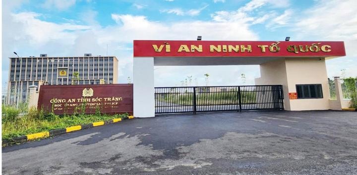 cong an anh 1