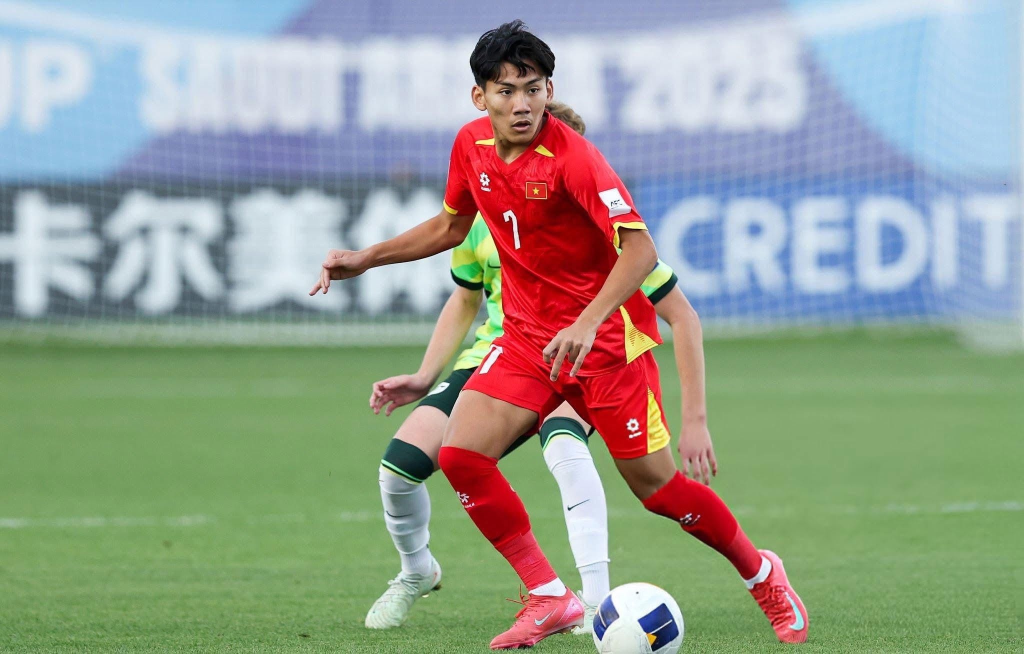 U19 Viet Nam bi loai, loat cau thu ve nuoc thi tot nghiep THPT hinh anh
