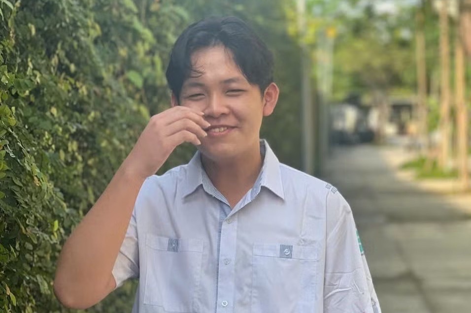 Thu khoa tot nghiep THPT TP.HCM: Tuoi 17 tu dap vo 'vo ken' tu ti hinh anh
