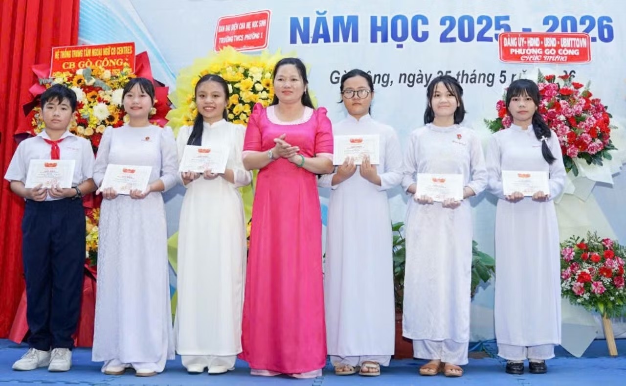 nu sinh anh 3