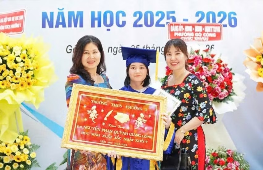 nu sinh anh 2