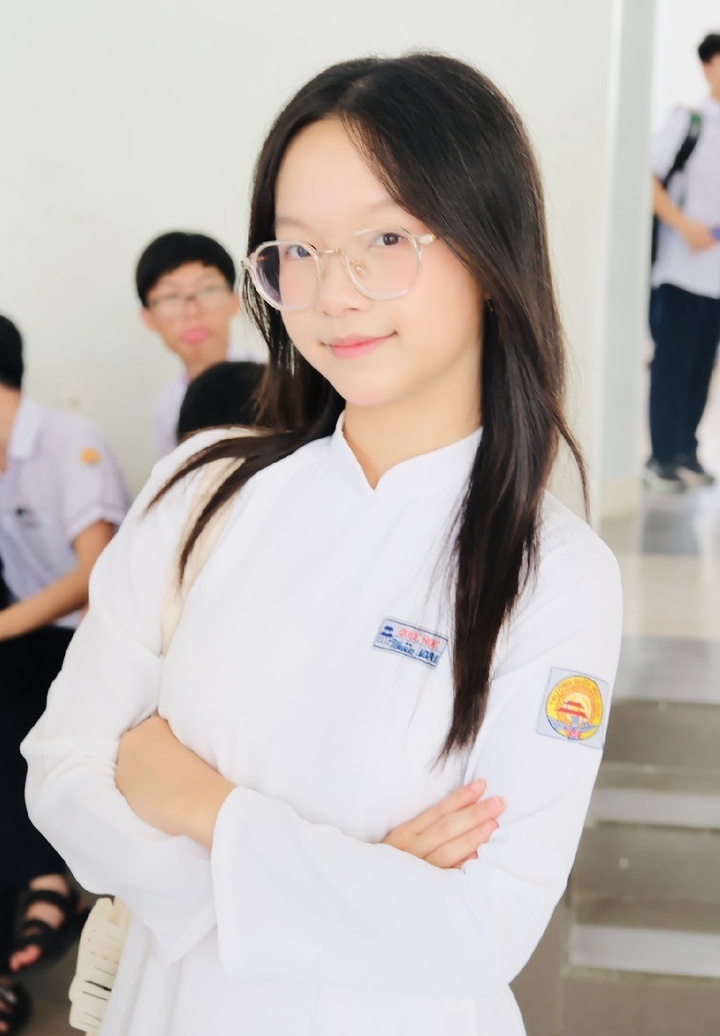 nu sinh anh 1