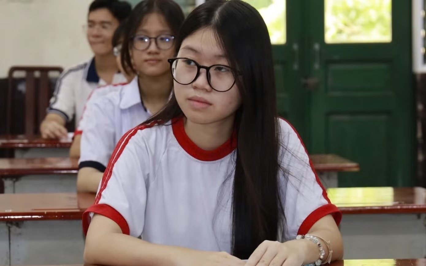 Bien dong diem thi vao lop 10 nam nay tai TP.HCM hinh anh