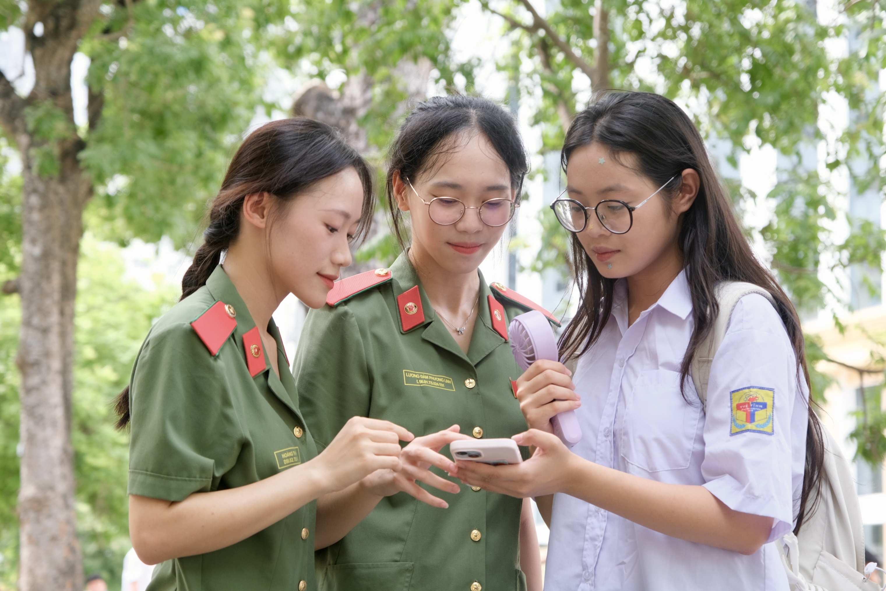 cong an anh 2
