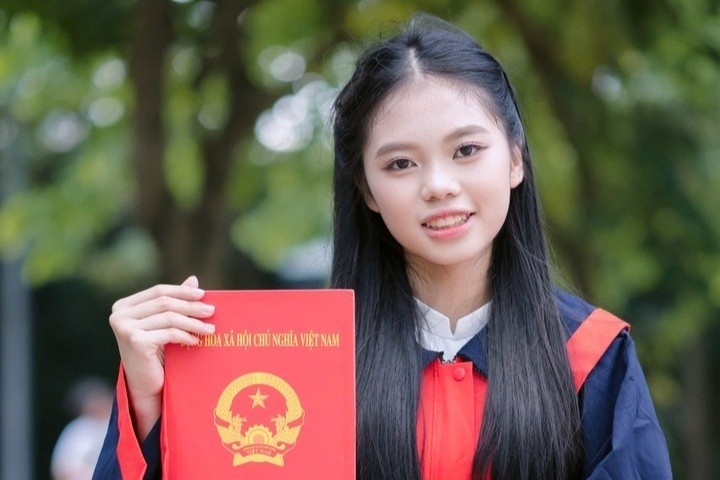 Thu khoa lop 10 Ha Noi: Gioi Van, me piano, do 2 truong chuyen hinh anh
