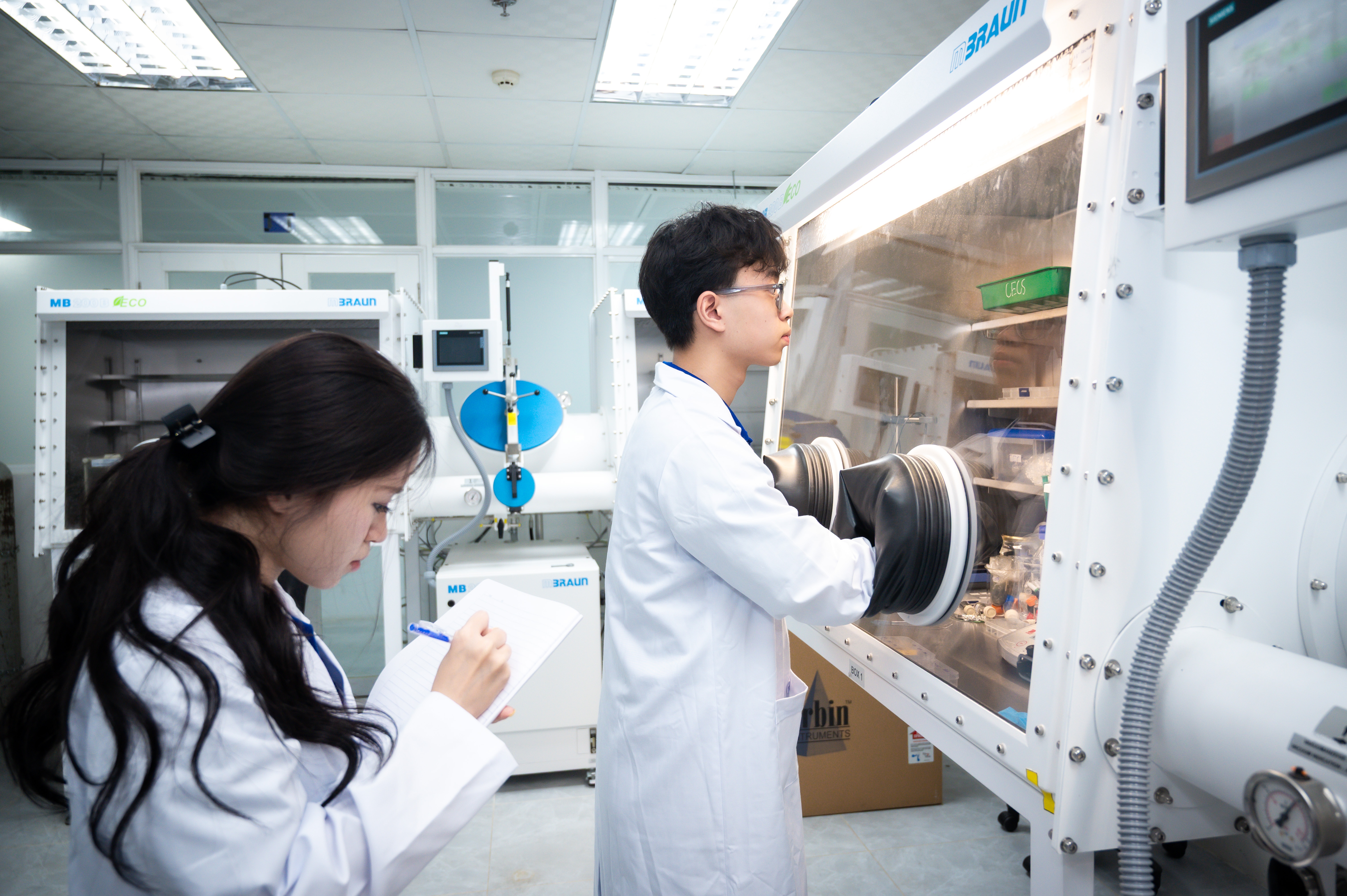 Co gi trong he thong lab 30 trieu USD? hinh anh