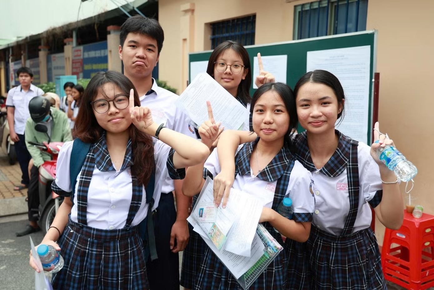 Lanh dao So GD&DT TP.HCM noi ve loc ao o cac truong top dau hinh anh