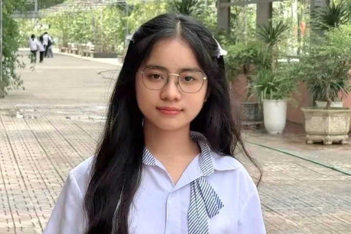 Nu sinh truong Ams voi cu loi nguoc dong cham dinh 1.600 SAT hinh anh