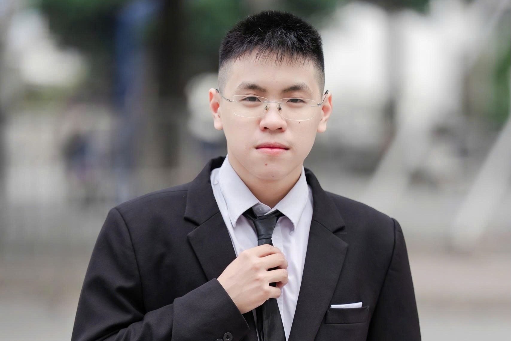 Thu khoa A01 chi tu hoc 2 gio moi ngay, luyen 300 de thi hinh anh