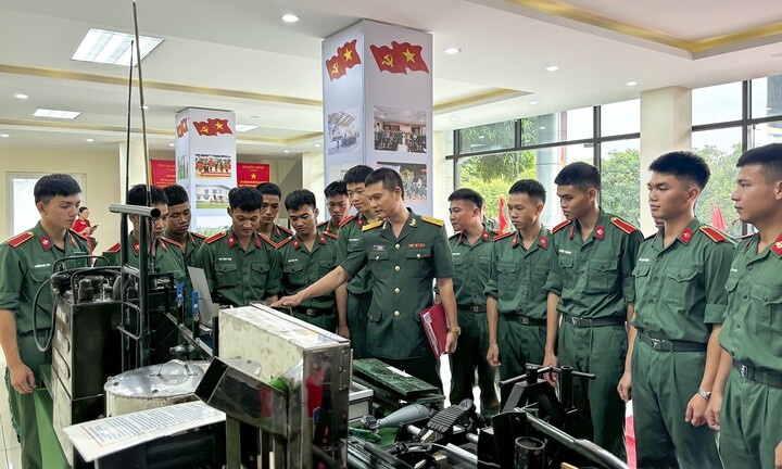 3 nam qua diem chuan truong Si quan Dac cong thay doi the nao? hinh anh