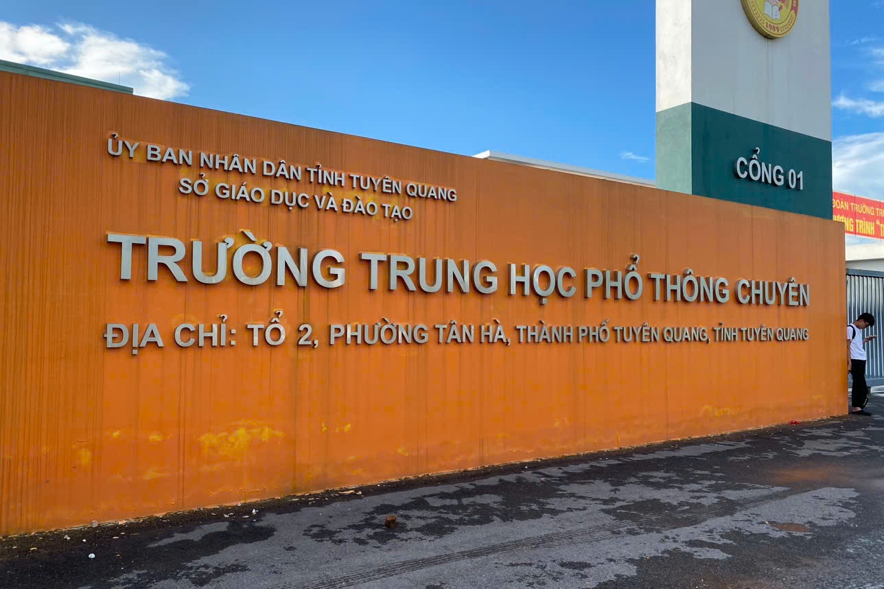 Chu tich Tuyen Quang yeu cau ra soat khu vuc co diem thi cao hinh anh