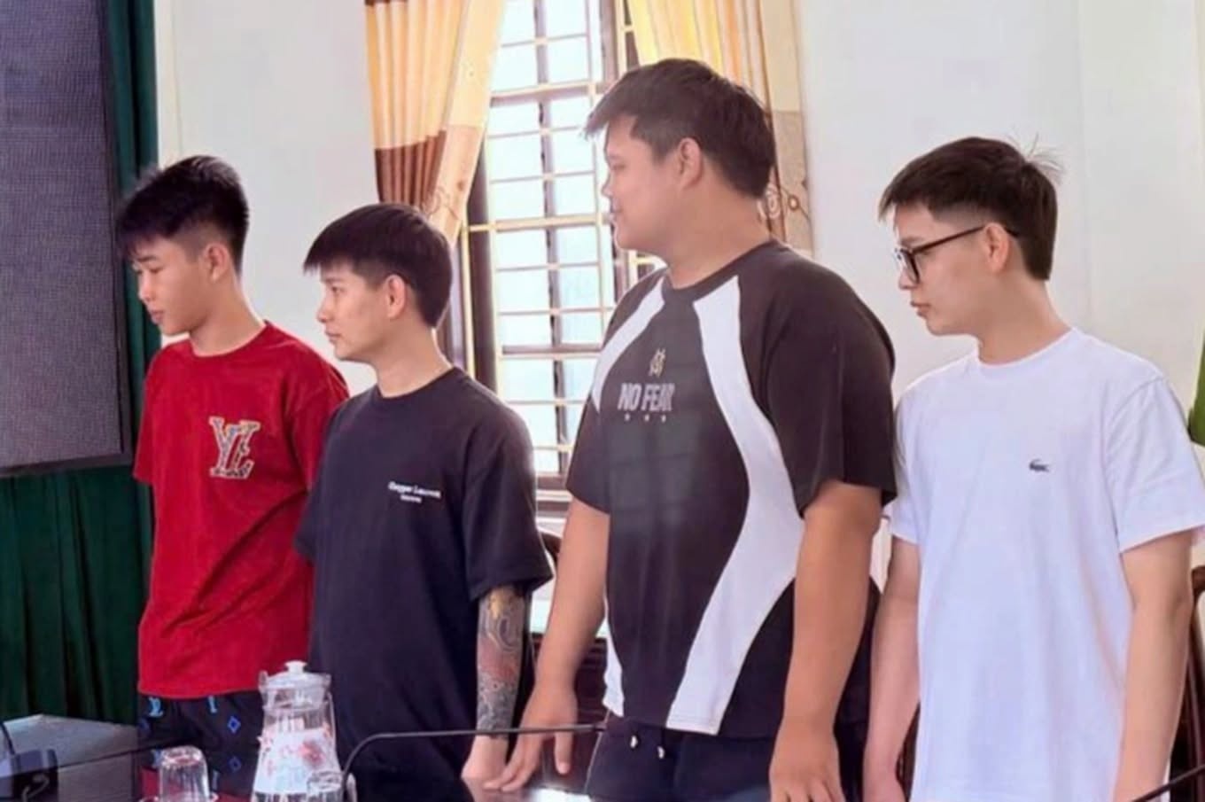 Khoi to nhom doi tuong du hoc sinh lam dieu sai trai hinh anh